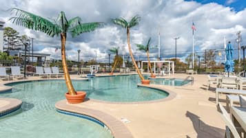 Piscine extérieure (ouverte en saison)