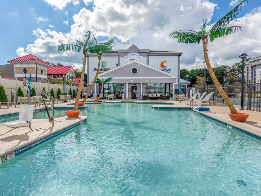 Seasonal outdoor pool