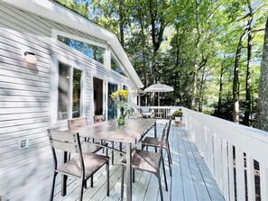 Outdoor dining - Cozy Ocean Pines Cottage (Ocean Pines)