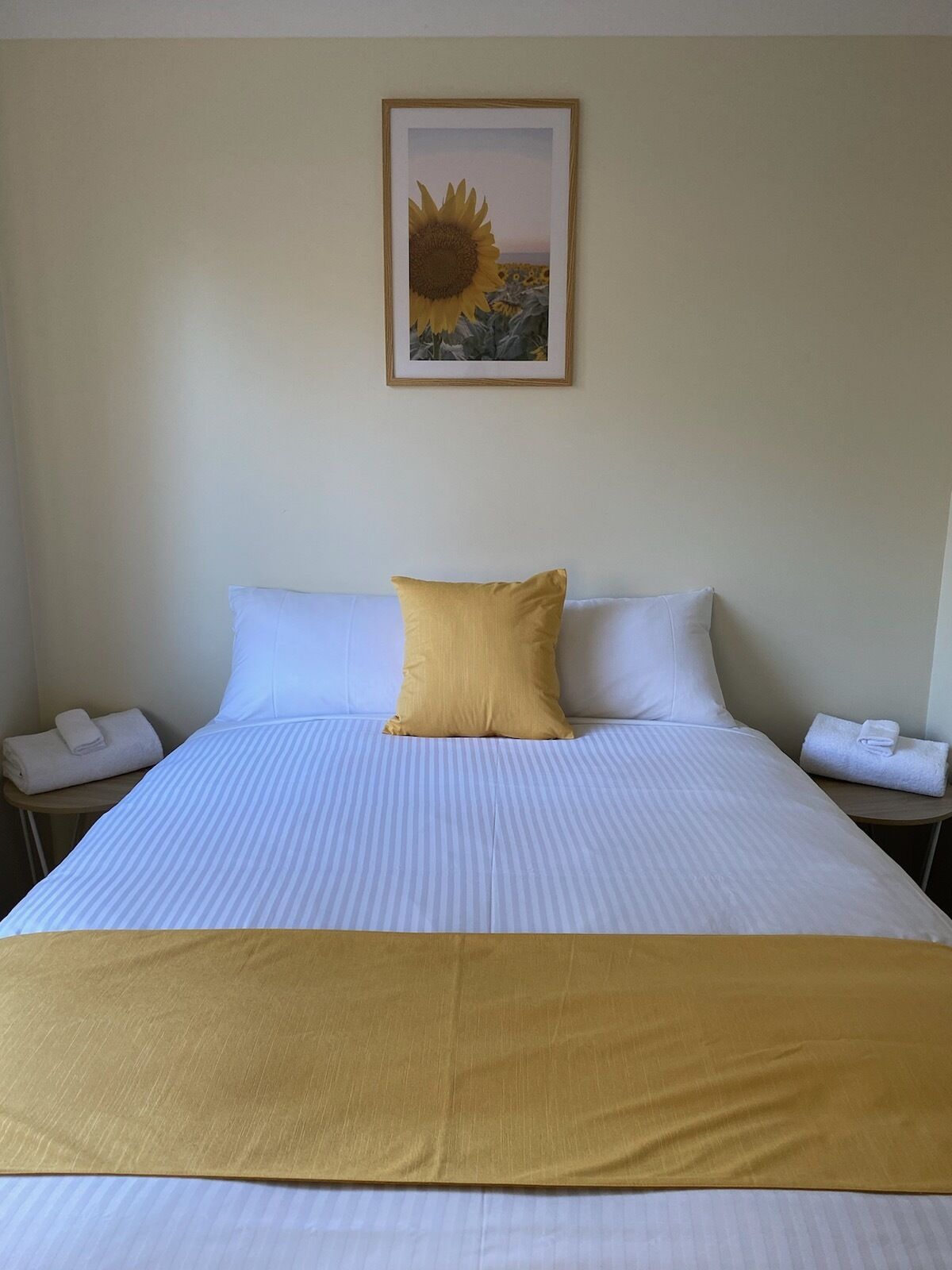 2 bedrooms, bed sheets