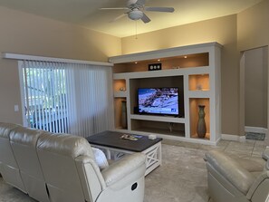Smart TV - Secluded & peaceful yet minutes from shopping & beaches - the sun is calling (Cape Coral)