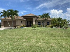 Exterior - Secluded & peaceful yet minutes from shopping & beaches - the sun is calling (Cape Coral)