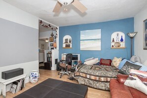 1 bedroom, iron/ironing board, free WiFi, bed sheets - 1BR Duplex w/ Projector, Full Kitchen and Comfort (Cleveland)