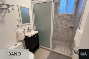 Secadora de cabello, toallas, jabón, shampoo