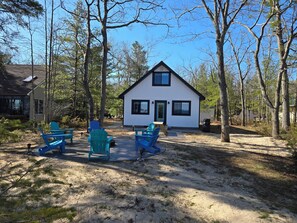 Terrace/patio - Freighter View: Golden Sunrises & Sandy Toes – Your Dream Summer Retreat (Cheboygan)