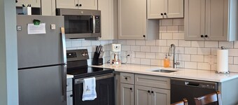 Freighter View: Hike, Sip Cider & Watch Freighters – Fall at the Lake!