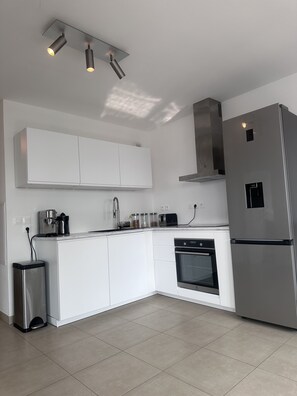 Cookware/dishes/utensils