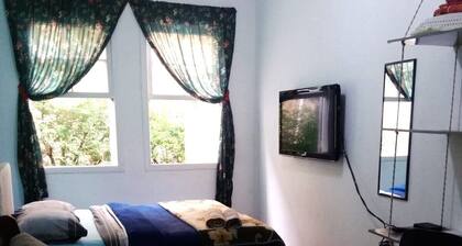 Quarto Individual no Sobrado Centro Histórico em Porto Alegre