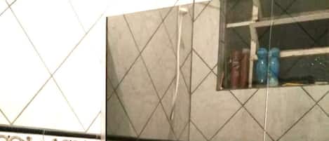 Dusche, Handtücher, Seife, Toilettenpapier