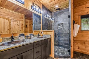Ensemble douche/baignoire, serviettes fournies