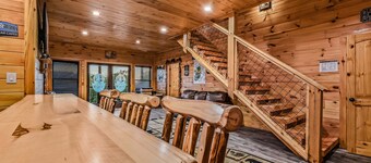 Lazy Bear Lodge: Free Attraction Tickets, Hot Tub & Theater Room