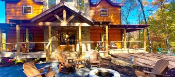Lazy Bear Lodge: Free Attraction Tickets, Hot Tub & Theater Room