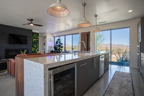 SO GORGEOUS! Luxurious Home w/HOT Tub & Views!!!