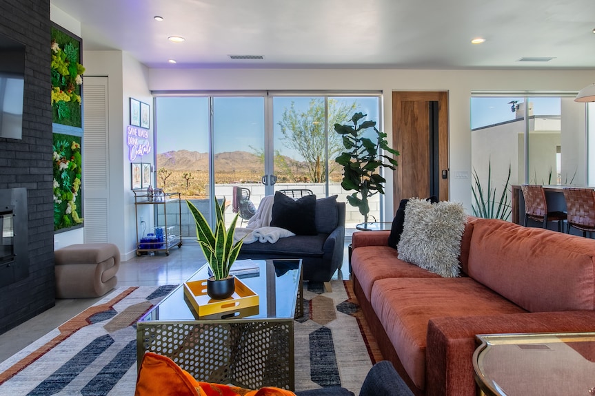 So Gorgeous! Luxurious Home W/hot Tub & Views!!! - Joshua Tree, CA
