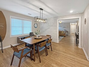 Interior - Sunset Villa • Walk to Park • 4 Miles to UNCW • Family-Friendly (Wilmington)