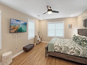 4 bedrooms, desk, iron/ironing board, travel crib
