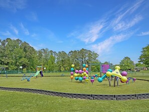 Children’s area - Sunset Villa • Walk to Park • 4 Miles to UNCW • Family-Friendly (Wilmington)