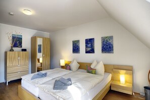 4 Schlafzimmer, Bügeleisen/Bügelbrett, WLAN