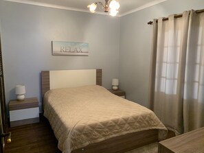 6 bedrooms, iron/ironing board, travel cot, free WiFi