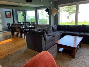 TV - Kachemak Sunrise Ocean House (Homer)