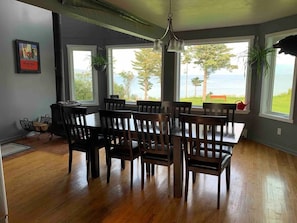 Dining - Kachemak Sunrise Ocean House (Homer)