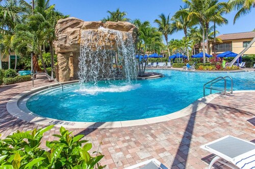 RENOVATED,2pm check-in,11a checkout,1stfloor private unit,close to 5th ave&beach