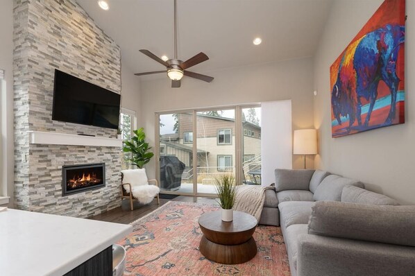 TV, fireplace