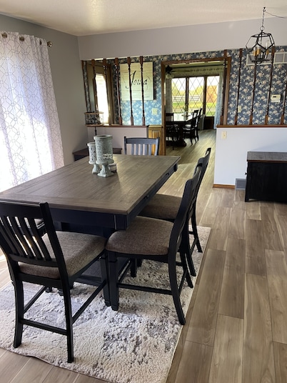 Woodland Estate: Large farmhouse with green space perfect for relaxing and fun. 