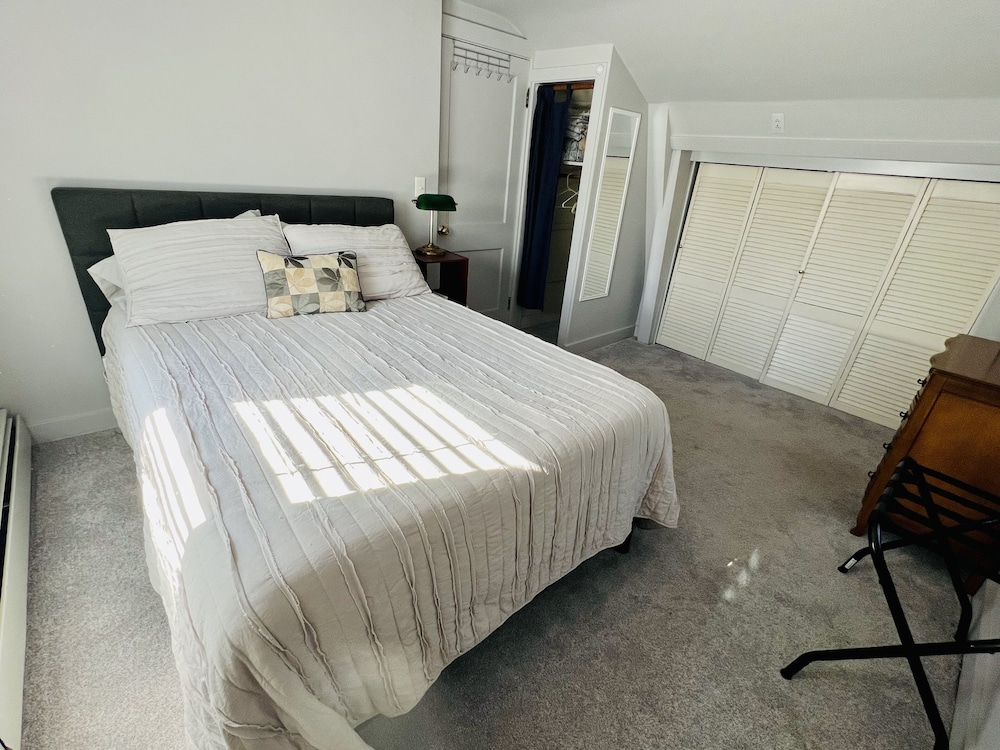 The Anchor House Marblehead Retreat Minutes to Old Town and Historic