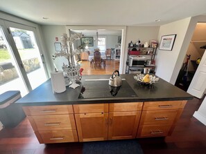 Fridge, microwave, oven, stovetop - The Anchor House Marblehead Retreat - Minutes to Old Town and Historic Salem! (Marblehead)