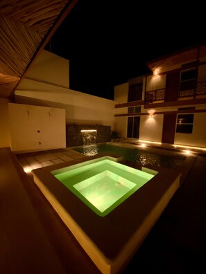 Indoor spa tub