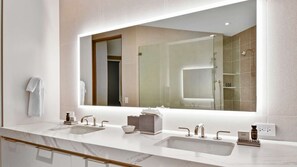 House (4 Bedrooms) | Bathroom | Bathtub - Powder Peak by Avantstay Ski In And Out (Park City)