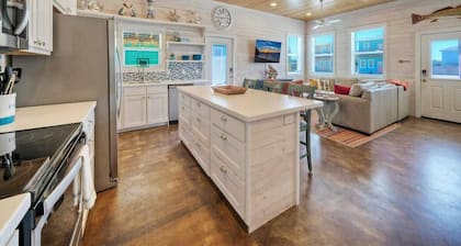 Pool Cabana, Backyard w/ Fire Pit, Walk to the Beach Villa Reel by Avantstay