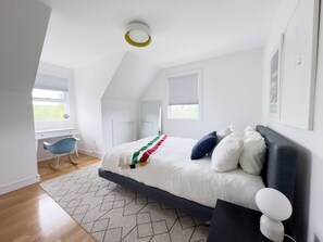 3 bedrooms, travel cot, Internet, bed sheets