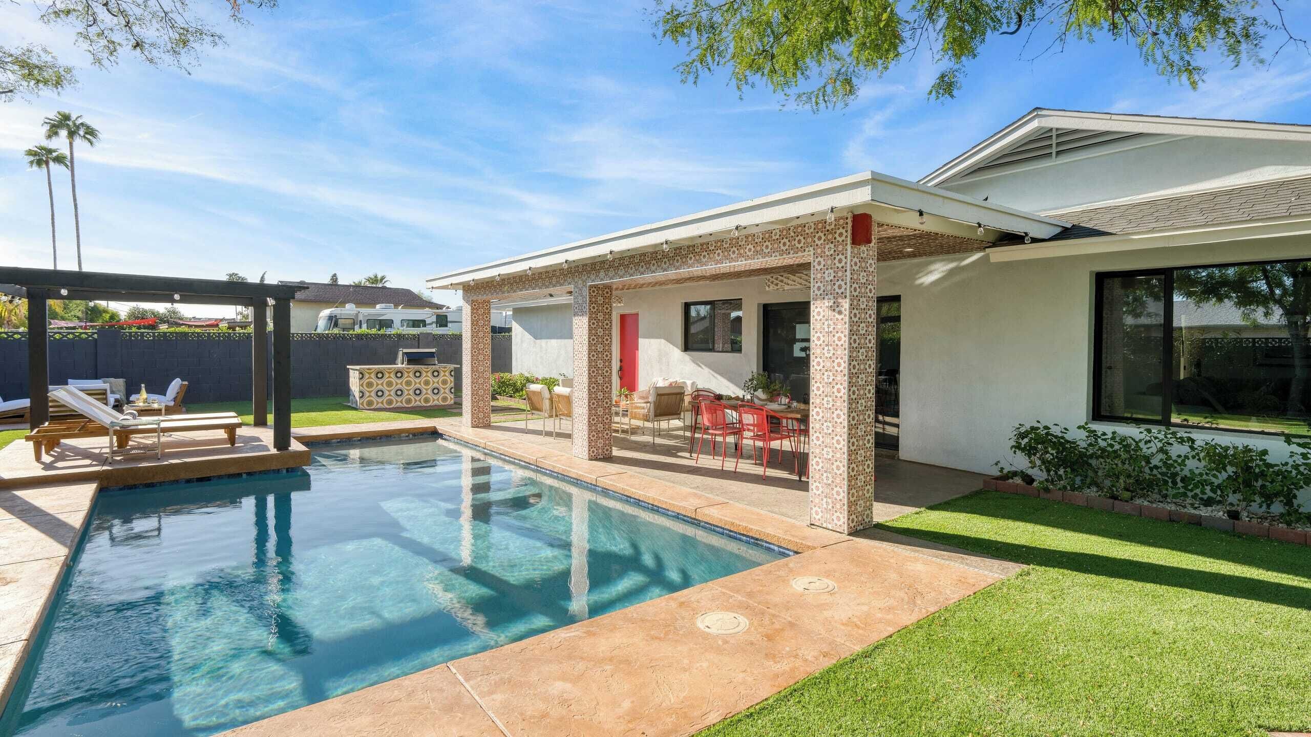 House (4 Bedrooms) | Front of property