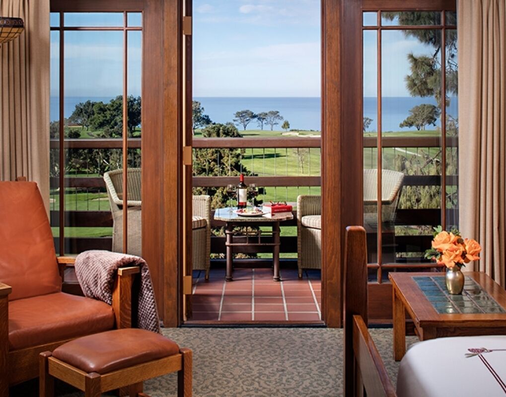 Breathtaking Suites with Cozy Fireplaces! 2 Relaxing Units, Pool, Pets Allowed!