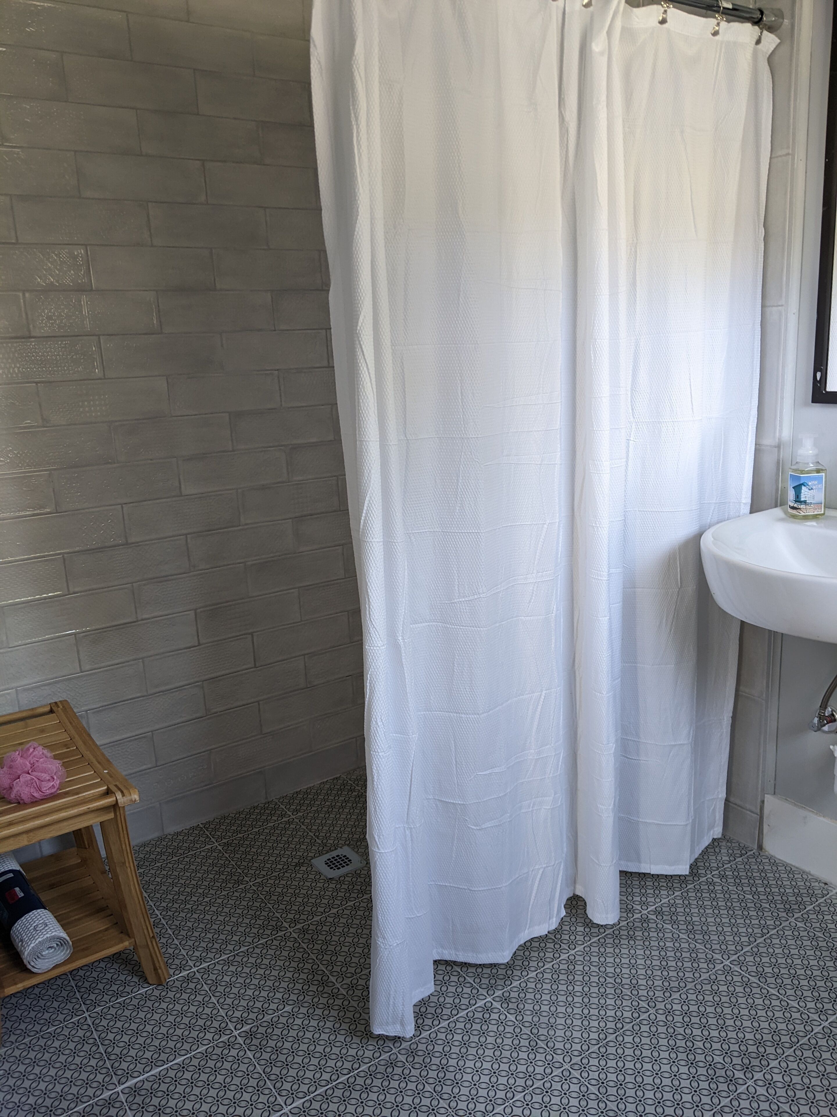 Room | Bathroom | Shower, towels, soap, shampoo