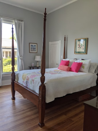 Room | Premium bedding, blackout drapes, free WiFi, bed sheets. M G Richardson Bed & Breakfast