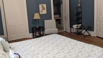 Premium bedding, blackout drapes, free WiFi, bed sheets