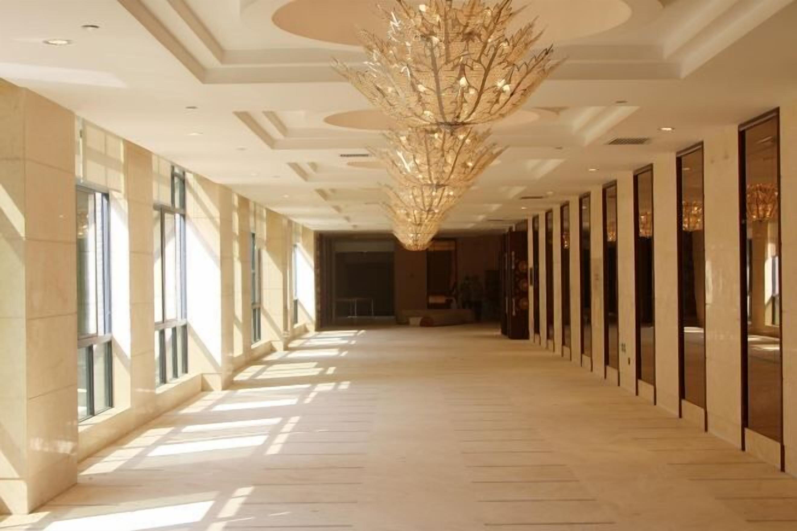 المنشأة من الداخل