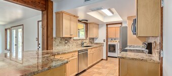 4 Bedrooms, Full Kitchen, Pool table, BBQ, Garage & RV Parking, Golf, Hiking