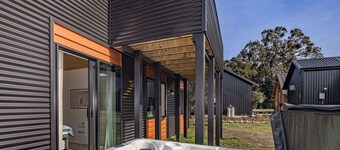 Blue Door Chalet - Ohakune Bach with spa. Close to town centre.