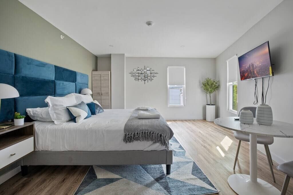 Sunny and Chic Studio in the Heart of Middletown
