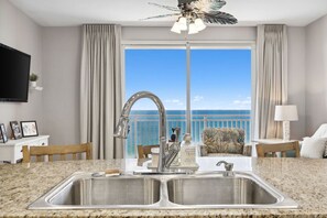 Interior - Splash Resort! Aqua park, lazy river, pools, ocean front! Free Beach Chairs! (Panama City Beach)