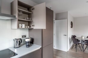 Réfrigérateur, micro-ondes, four, lave-vaisselle