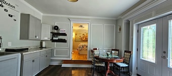 RockSide Suite: Stairs & Ramp Access • Masters Tournament • Lake Getaways