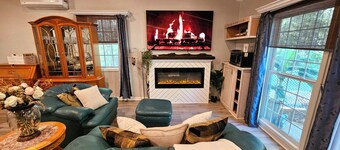 Luxe Studio Vaulted Ceilings-Private Entry-Parking