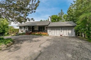 Exterior - Hockley Hideaway Farm Stay!
 (Loretto)