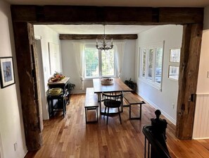 Dining - Hockley Hideaway Farm Stay!
 (Loretto)