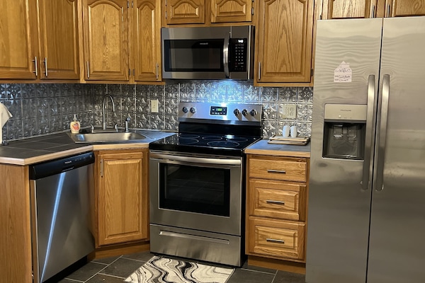 Køleskab, mikrobølgeovn, ovn, kogeplade